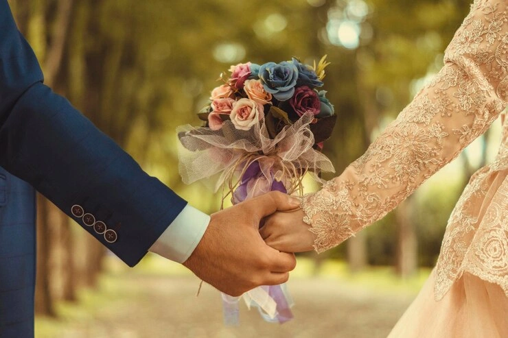 cropped-image-newlywed-couple-holding-hands_1048944-22555708-ezgif.com-jpg-to-webp-converter